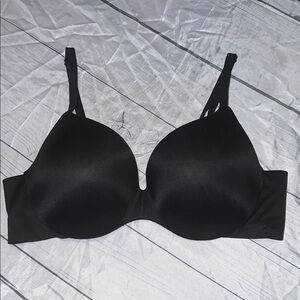 Victoria’s Secret FlexFactor Lightly Lined Plunge Demi bra size 38C EUC